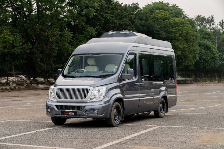 Force Urbania 17 Seater